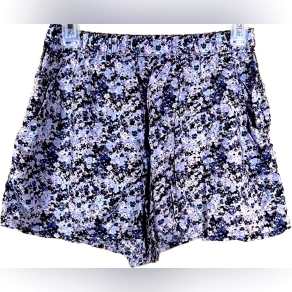 H&M Divided shorts with side pockets. Excellent condition! Women’s Size 6